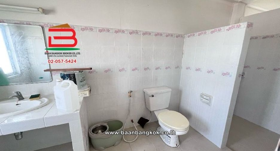For sale 4 bedrooms retail Space in Nong Chok, Bangkok