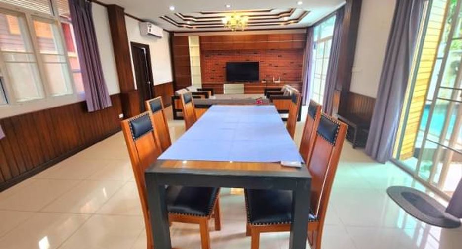 Villa en alquiler de 4 habitaciones en Mueang Chiang Mai, Chiang Mai