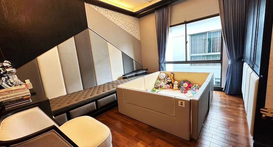 For sale 5 bedrooms house in Khan Na Yao, Bangkok