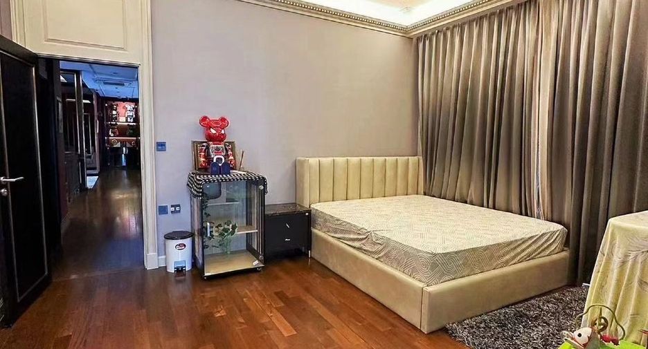 For sale 5 bedrooms house in Khan Na Yao, Bangkok
