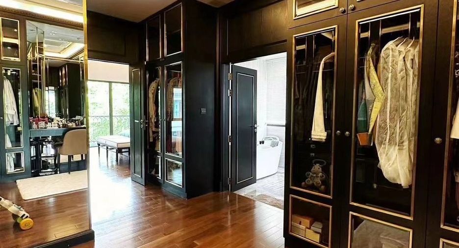 For sale 5 bedrooms house in Khan Na Yao, Bangkok