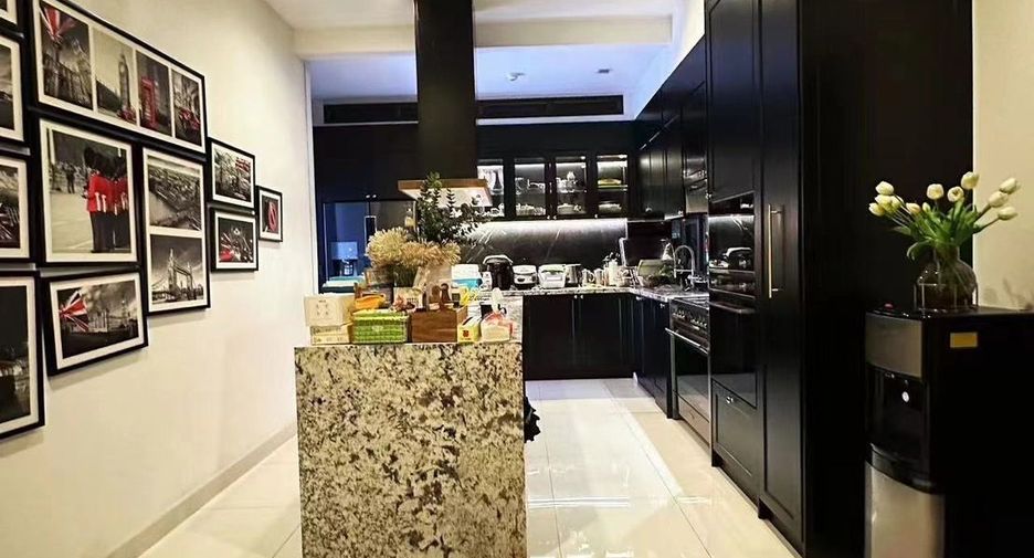 For sale 5 bedrooms house in Khan Na Yao, Bangkok