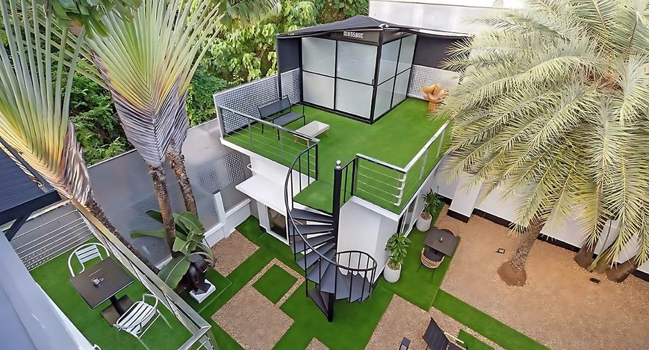 For sale 7 bed hotel in Mueang Phuket, Phuket