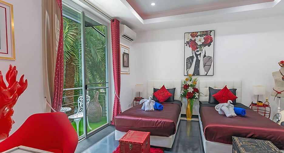 For sale 7 bed hotel in Mueang Phuket, Phuket