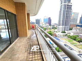 For sale 4 Beds condo in Watthana, Bangkok