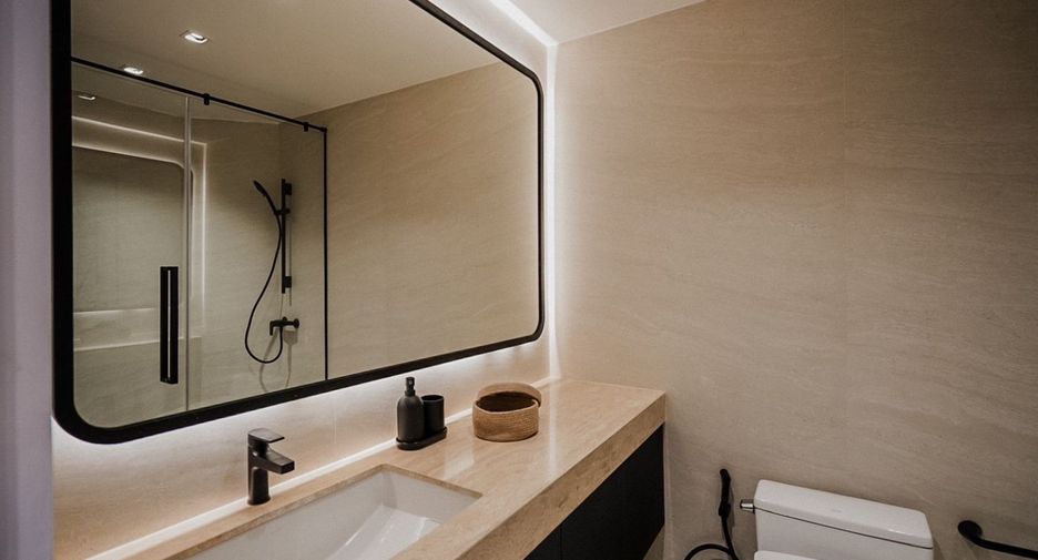 For rent 3 bedrooms condo in Bang Phlat, Bangkok