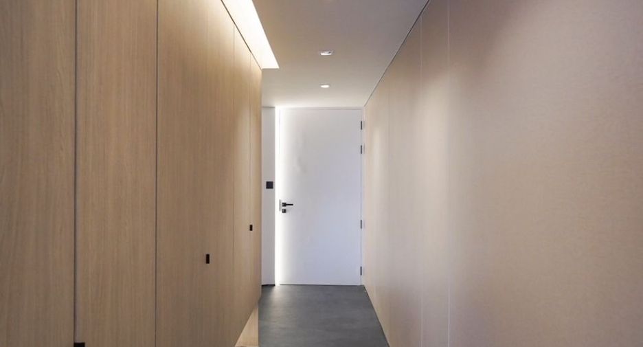 For rent 3 bedrooms condo in Bang Phlat, Bangkok