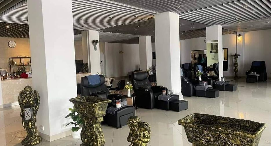 For rent 4 bed retail Space in Bang Lamung, Chonburi