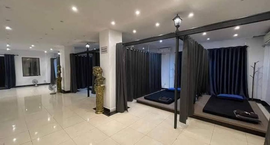 For rent 4 bed retail Space in Bang Lamung, Chonburi