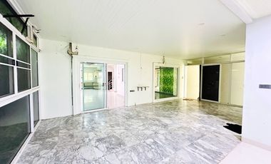 For sale 6 bedrooms house in Khlong Sam Wa, Bangkok