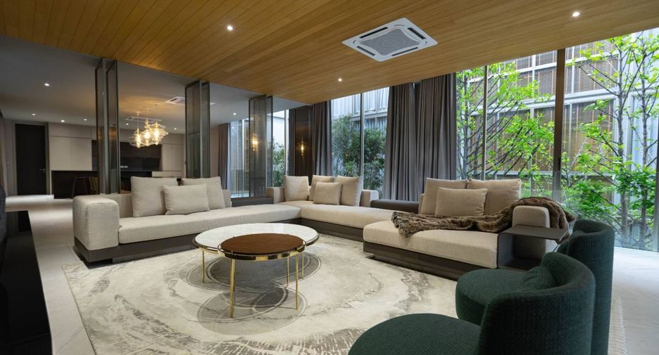 For sale 5 bedrooms villa in Bang Kapi, Bangkok
