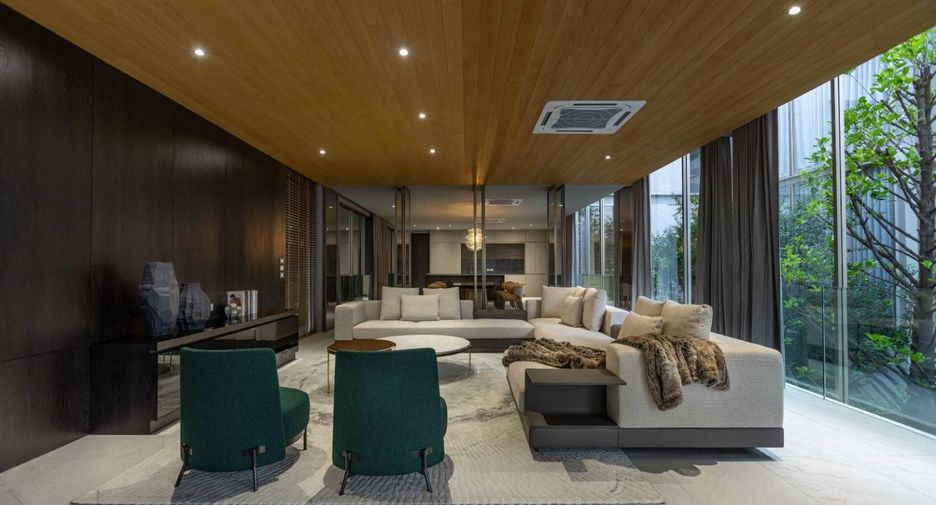 For sale 5 bedrooms villa in Bang Kapi, Bangkok