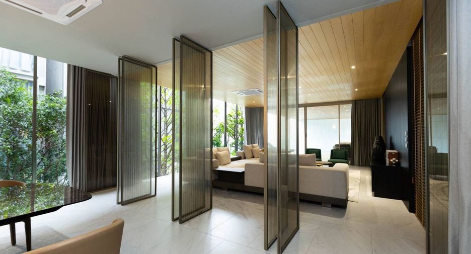 For sale 5 bedrooms villa in Bang Kapi, Bangkok