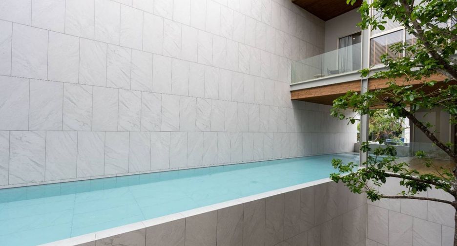 For sale 5 bedrooms villa in Bang Kapi, Bangkok