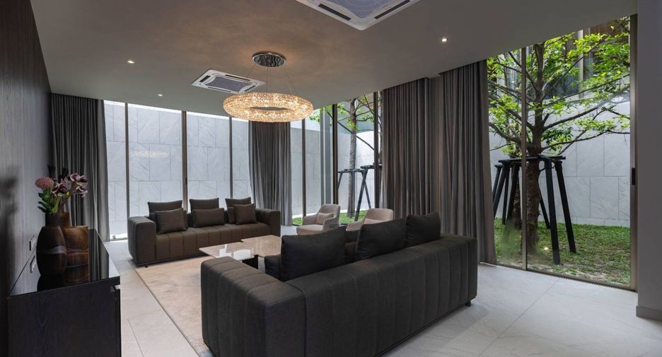 For sale 5 bedrooms villa in Bang Kapi, Bangkok