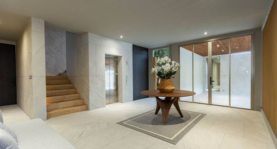 For sale 5 bedrooms villa in Bang Kapi, Bangkok