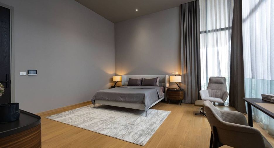 For sale 5 bedrooms villa in Bang Kapi, Bangkok