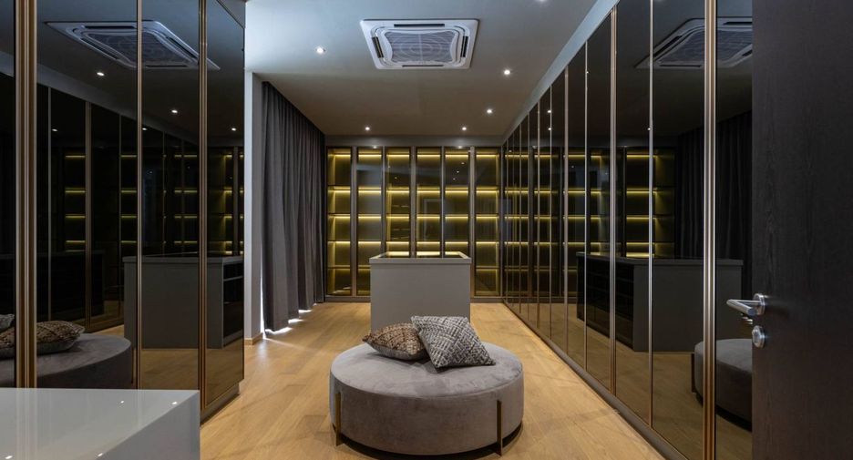 For sale 5 bedrooms villa in Bang Kapi, Bangkok