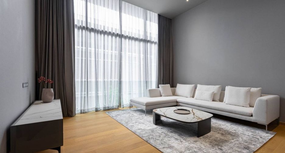 For sale 5 bedrooms villa in Bang Kapi, Bangkok