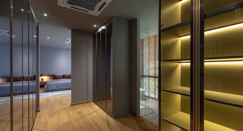 For sale 5 bedrooms villa in Bang Kapi, Bangkok