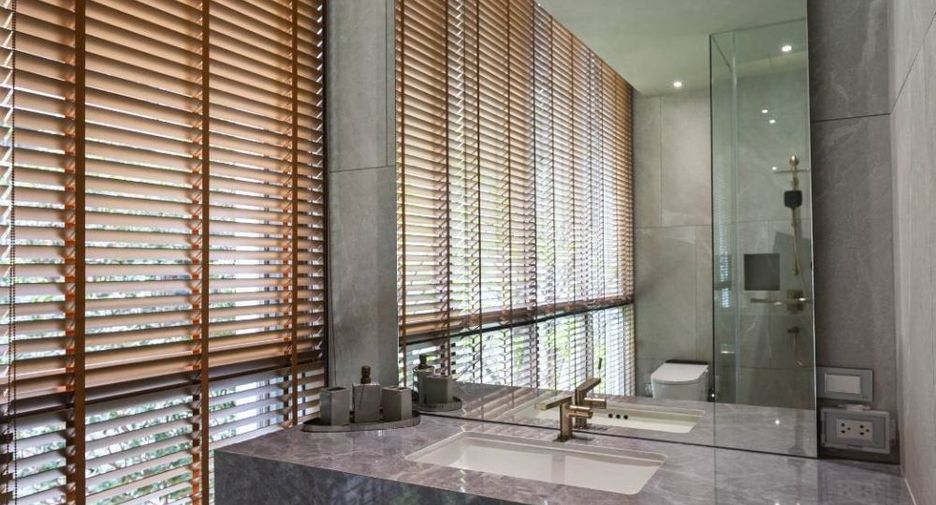 For sale 5 bedrooms villa in Bang Kapi, Bangkok
