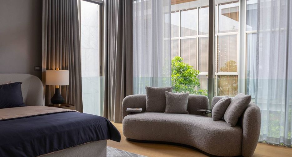 For sale 5 bedrooms villa in Bang Kapi, Bangkok