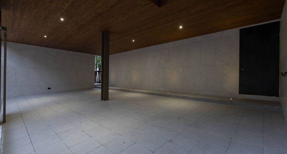 For sale 5 bedrooms villa in Bang Kapi, Bangkok