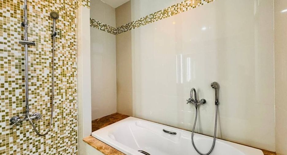 For sale 4 bed house in Sattahip, Chonburi