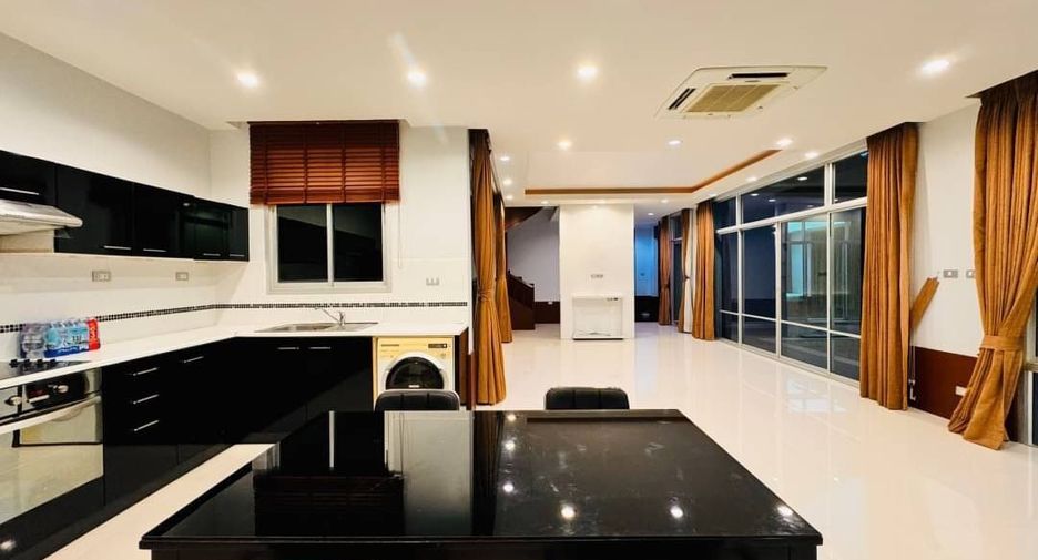 For sale 4 bed house in Sattahip, Chonburi