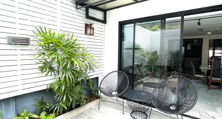 ให้เช่า 4 ห้องนอน ทาวน์เฮ้าส์ ใน วัฒนา, กรุงเทพฯ