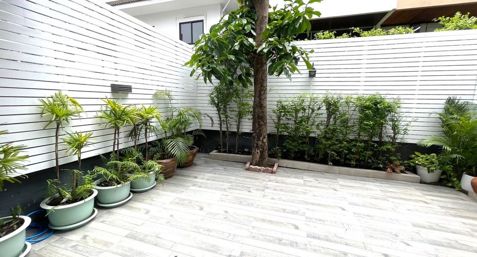 ให้เช่า 4 ห้องนอน ทาวน์เฮ้าส์ ใน วัฒนา, กรุงเทพฯ