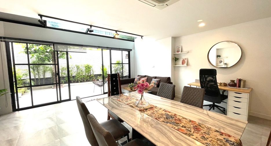 ให้เช่า 4 ห้องนอน ทาวน์เฮ้าส์ ใน วัฒนา, กรุงเทพฯ