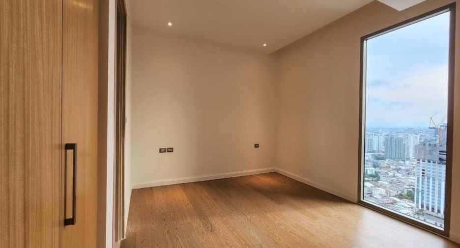 For sale 5 bedrooms condo in Khlong San, Bangkok