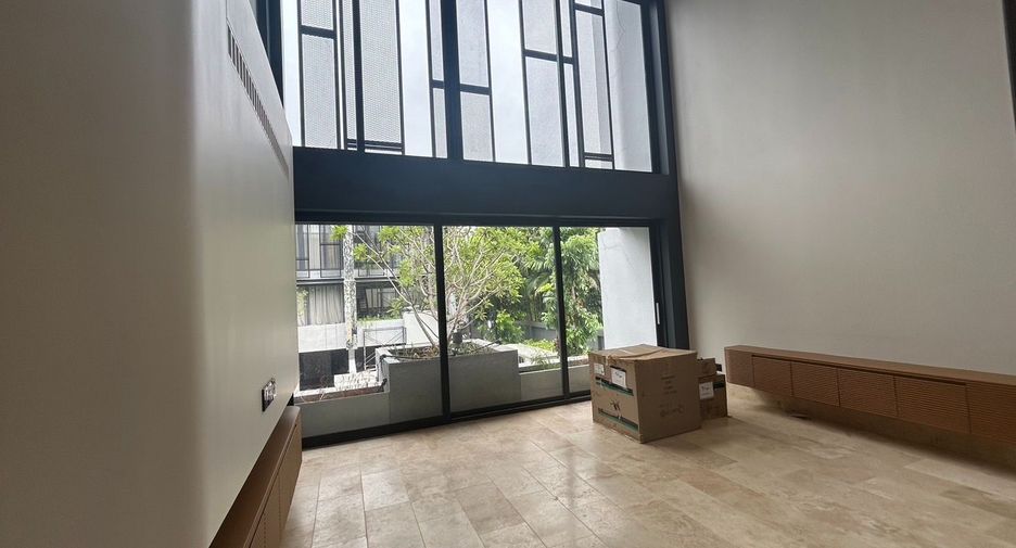 For sale 3 bedrooms townhouse in Suan Luang, Bangkok