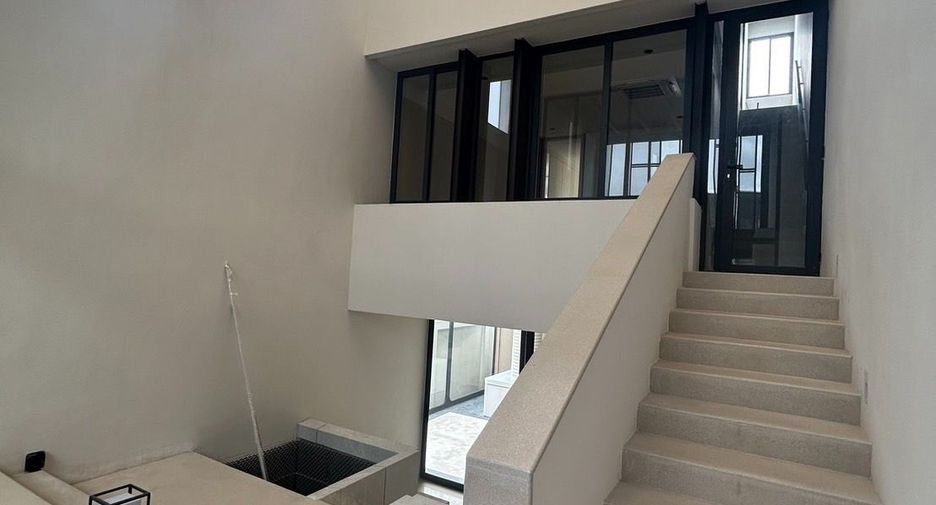 For sale 3 bedrooms townhouse in Suan Luang, Bangkok