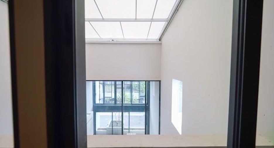 For sale 3 bedrooms townhouse in Suan Luang, Bangkok