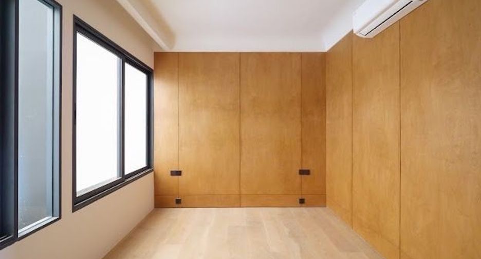 For sale 3 bedrooms townhouse in Suan Luang, Bangkok