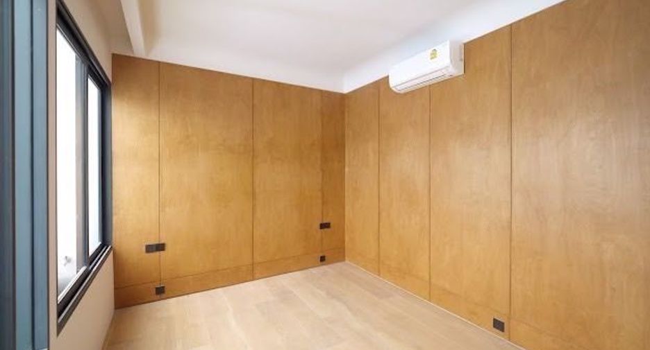 For sale 3 bedrooms townhouse in Suan Luang, Bangkok