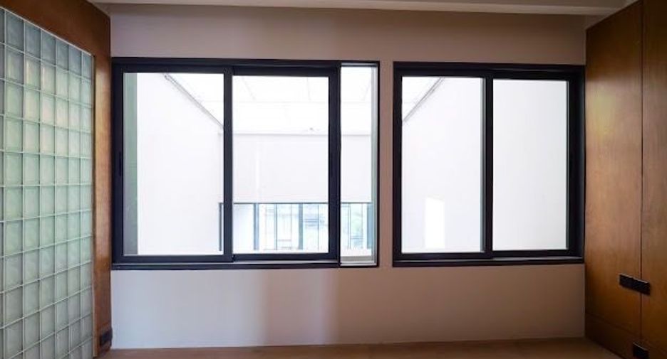 For sale 3 bedrooms townhouse in Suan Luang, Bangkok