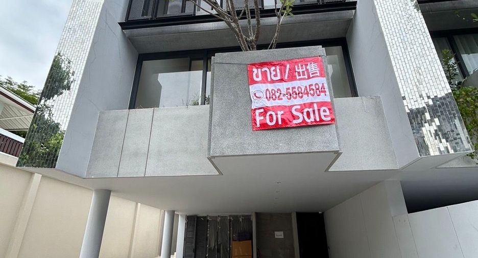 For sale 3 bedrooms townhouse in Suan Luang, Bangkok