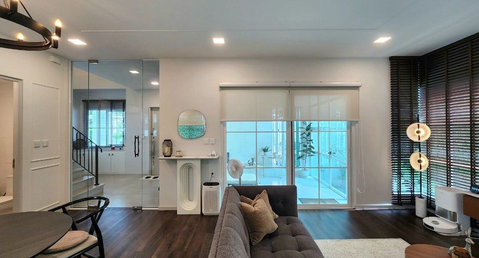 Casa en alquiler y en venta de 3 habitaciones en Mueang Samut Prakan, Samut Prakan