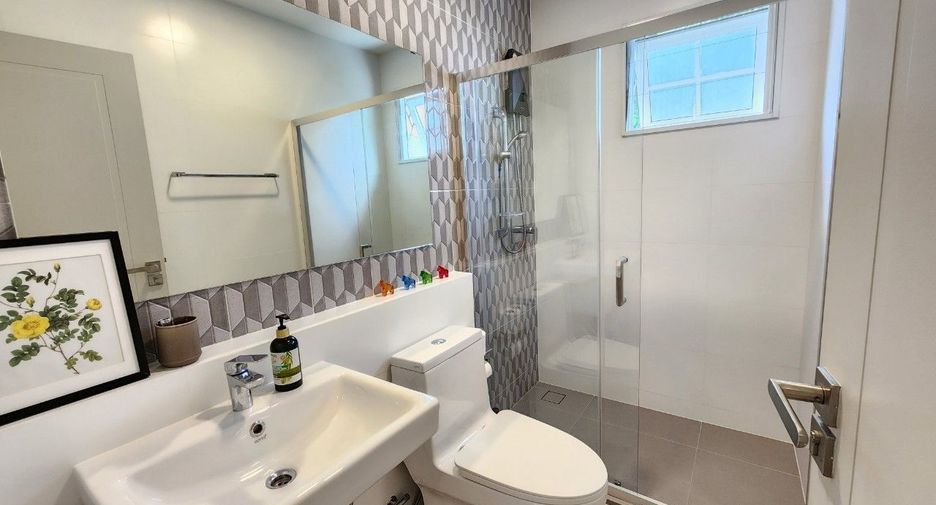 Casa en alquiler y en venta de 3 habitaciones en Mueang Samut Prakan, Samut Prakan