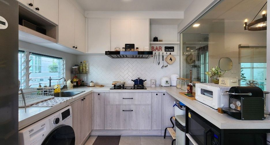 Casa en alquiler y en venta de 3 habitaciones en Mueang Samut Prakan, Samut Prakan