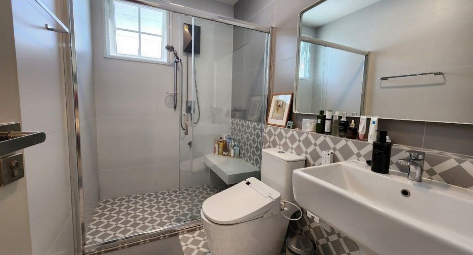 Casa en alquiler y en venta de 3 habitaciones en Mueang Samut Prakan, Samut Prakan