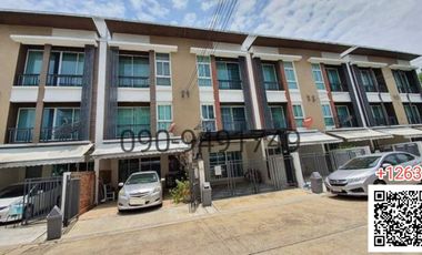 For rent 3 bedrooms townhouse in Lat Phrao, Bangkok