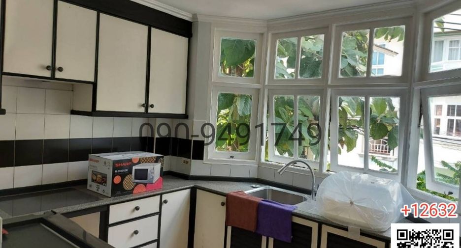For rent 5 bedrooms townhouse in Mueang Nonthaburi, Nonthaburi