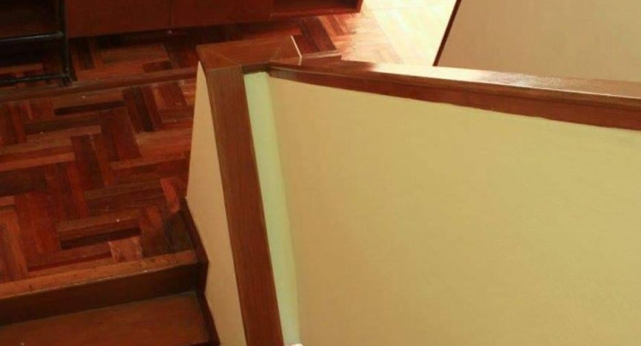 For sale 3 bedrooms townhouse in Bang Kapi, Bangkok