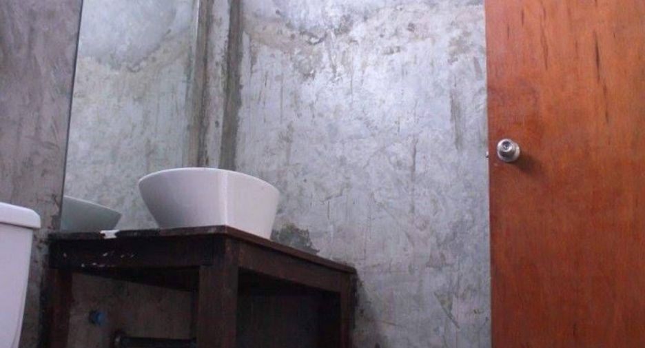 For sale 3 bedrooms townhouse in Bang Kapi, Bangkok