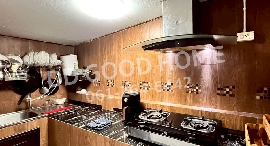 For sale 2 bedrooms townhouse in Mueang Surat Thani, Surat Thani
