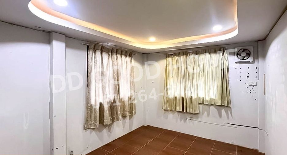 For sale 2 bedrooms townhouse in Mueang Surat Thani, Surat Thani